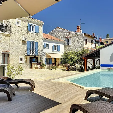 Nur 200 Meter Zum Mit Salzwasserpool, Fahrraeder, Sonnenterrasse Apartmán Pula