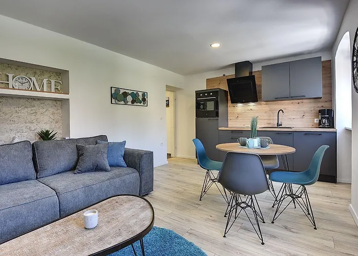 Nur 200 Meter Zum Mit Salzwasserpool, Fahrraeder, Sonnenterrasse * Pula